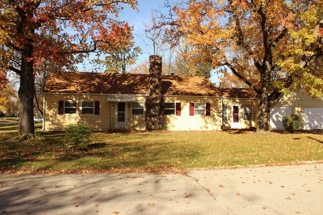 Photo - PRELEASING for AUGUST! Close to Campus: Fenced Yard, Garage, and In-Unit Washer and Dryer