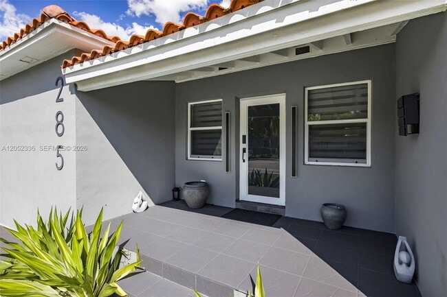 Photo - 285 NW 45th St