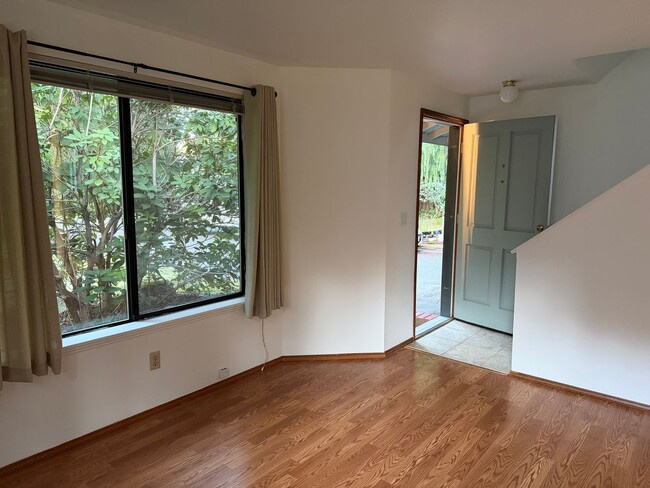 Photo - Commuter Dream and Only Five Minutes From The Clinton Ferry!