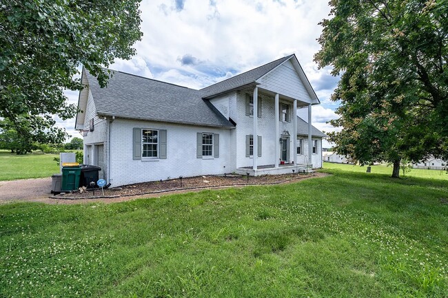 Building Photo - 2718 Buckner Ln