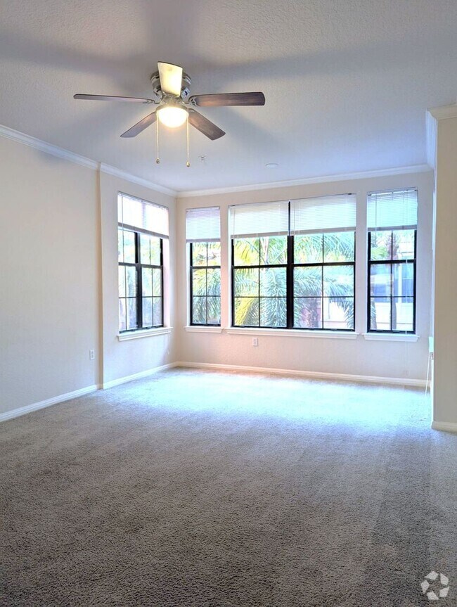 Building Photo - 1x1 Sunroom 642 square feet Rental
