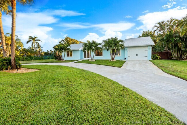 9165 SE Yacht Club Cir
