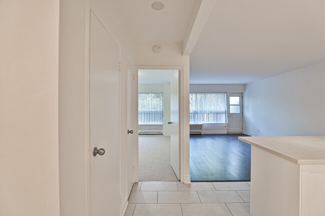 1-Bed Open Concept - 637SF