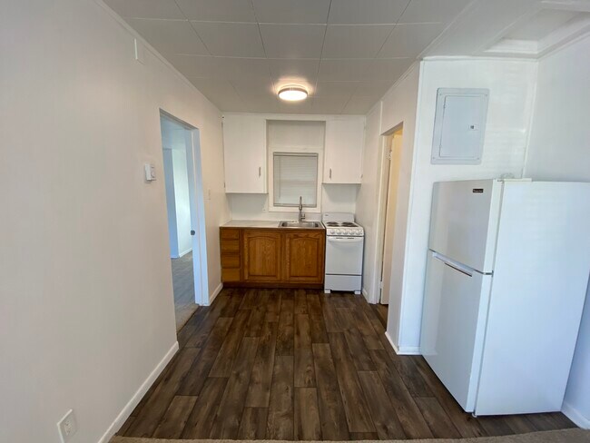 Kitchen - 9762 River Rd Unit #5