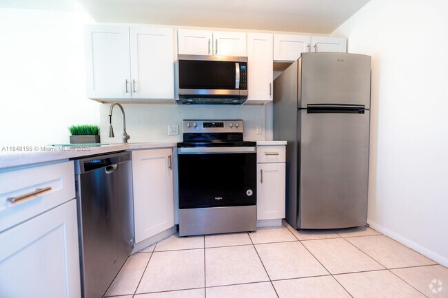 Building Photo - 2345 NE 135th St Unit 307 Rental