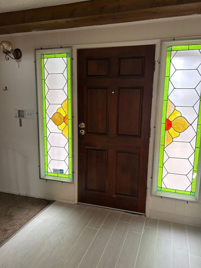 Photo - 4 Bedroom + Family Room - Spacious Home wi...