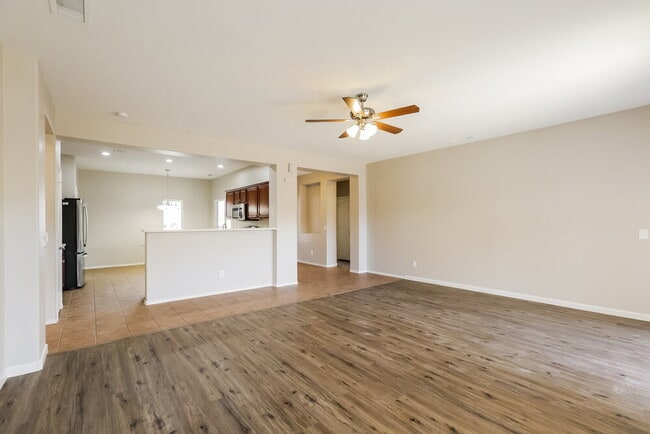 Photo - 5305 S 52nd Dr