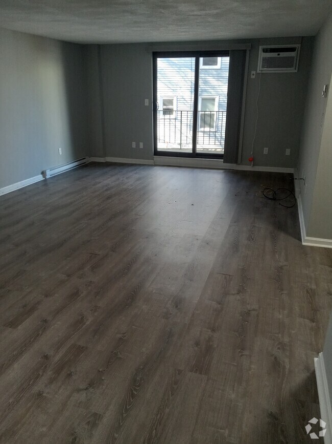 Building Photo - 566 Washington St Rental