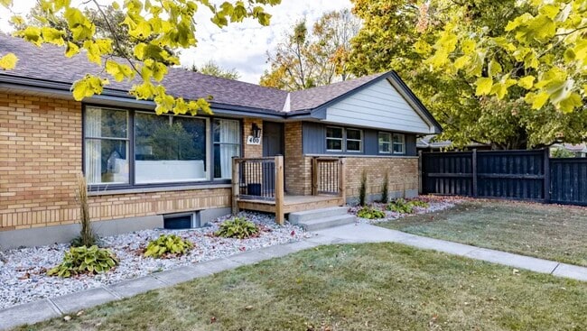 Building Photo - 400 Coombs Av