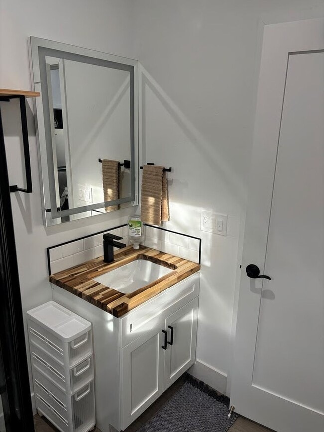 Photo - Charming Backyard Studio – All Utilities Included - Even WiFI