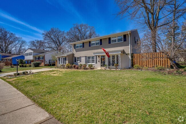 Building Photo - Gorgeous single-family home close to Belvo...