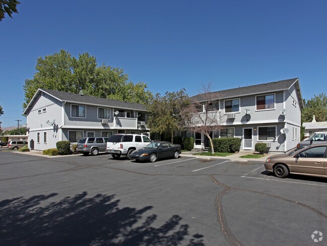 Photo - 400-430 15th St Apartments
