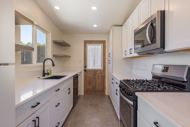 Building Photo - Move-In Ready Rancher