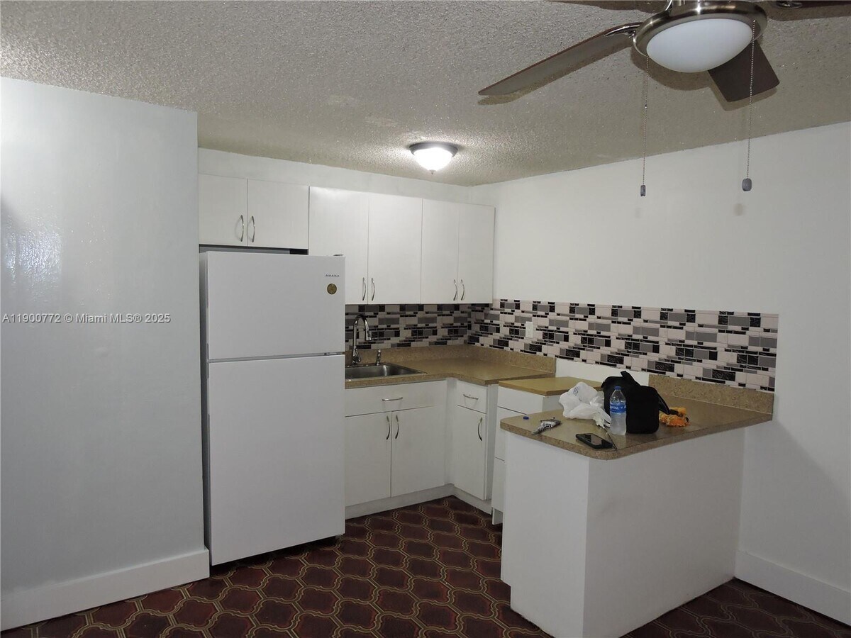 Photo - 681 NE 3rd Pl