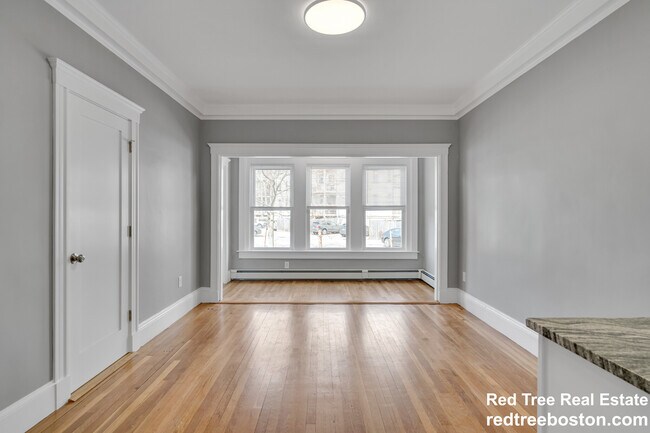 Building Photo - 142 Sutherland Rd Unit 1