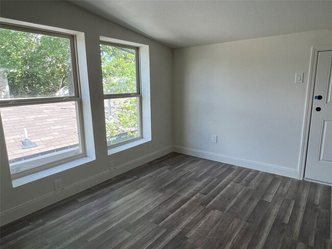 Photo - 201 Eastwood St Unit 6