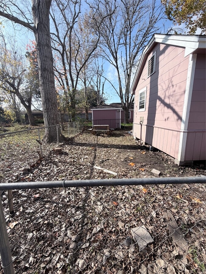 Photo - 608 E 4th St