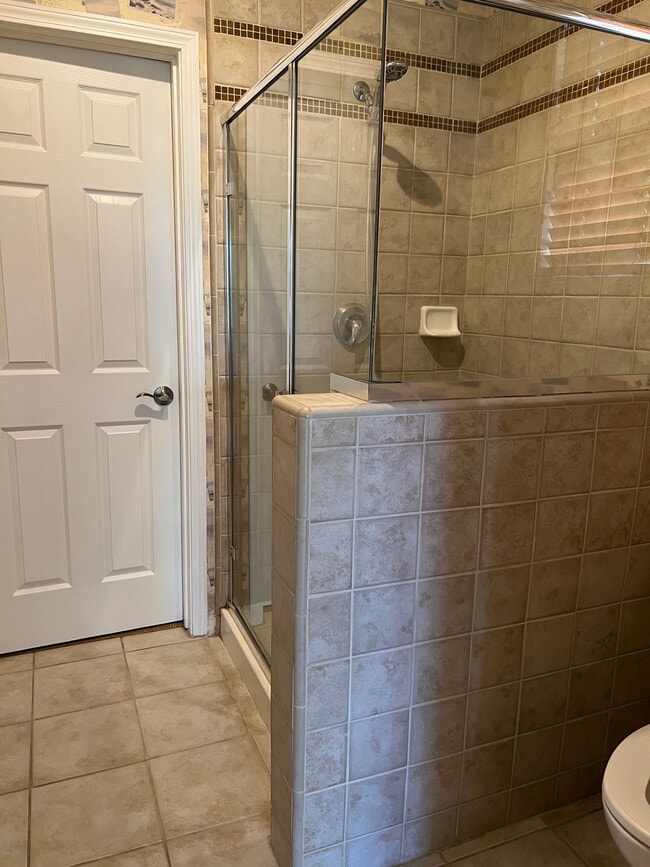 Shower & Toilet - 8520 Kern Ave