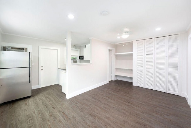 Building Photo - 1883 Smith Dr