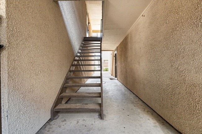 Building Photo - Experience comfortable city living in this... Rental