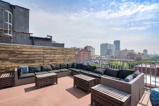 Photo - 5718 N Winthrop Ave Unit 211