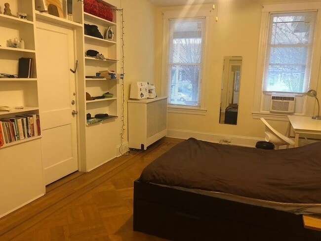 Photo - 308 E 33rd St Unit 1