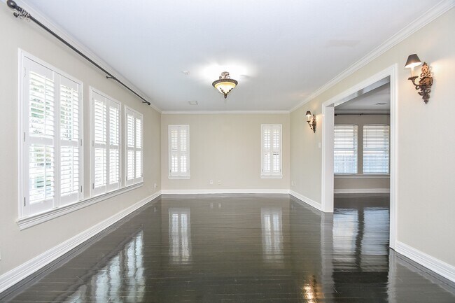 Photo - 2026 Portsmouth St Casa