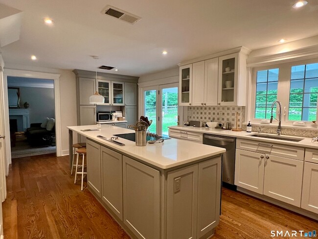 Photo - 85 Thayer Dr