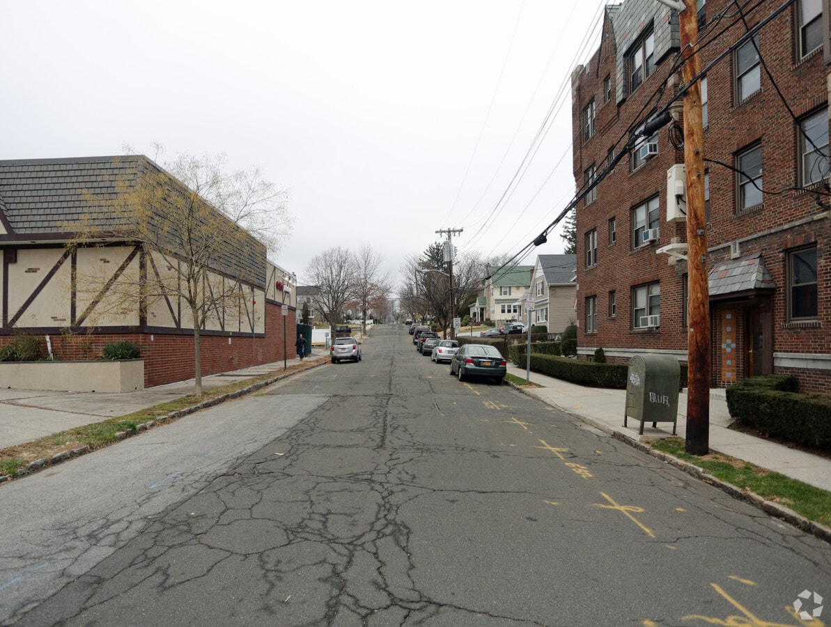 Photo - 2 Lockwood Ave