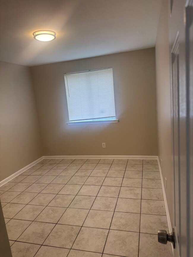 Photo - 8832 Dinkins St