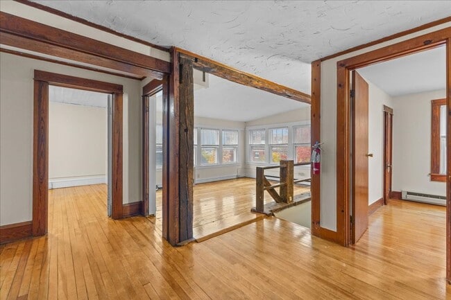 Building Photo - 114-116 South Champlain Street Unit APT 2