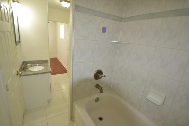 Building Photo - 290 Debbie Ln