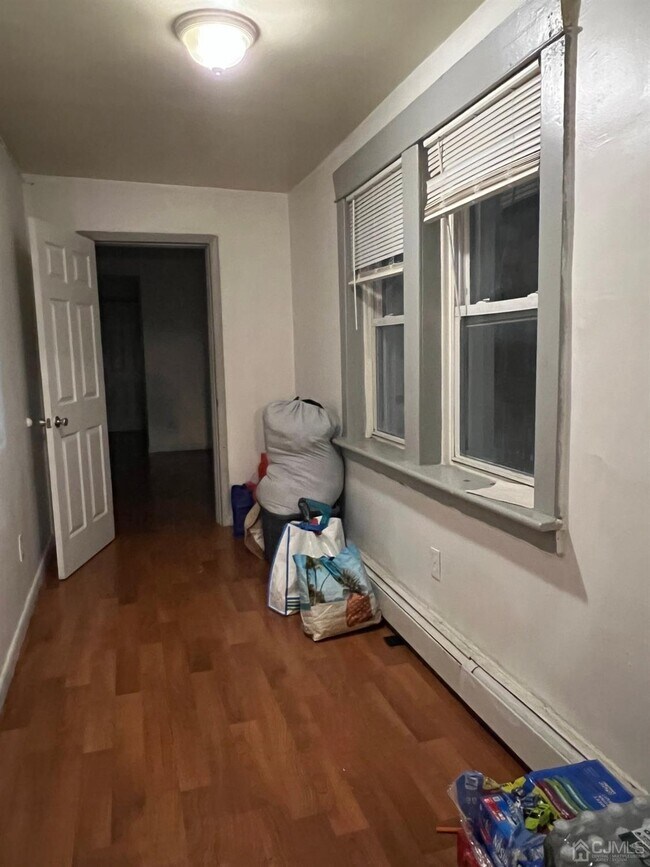 Photo - 882 Amboy Ave