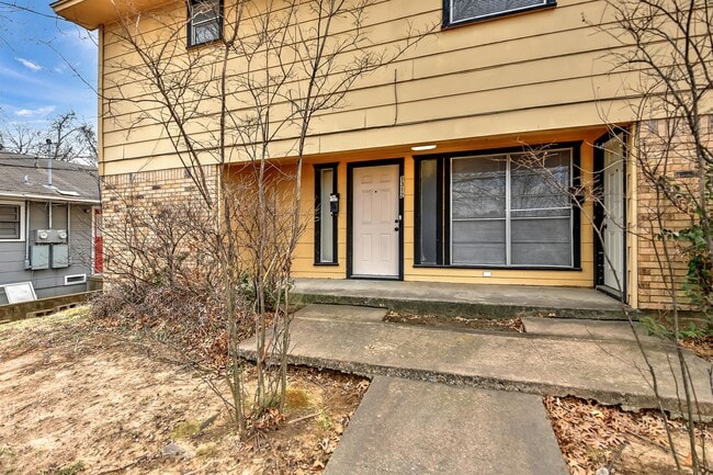 Photo - 1312 N Travis St Unit 1