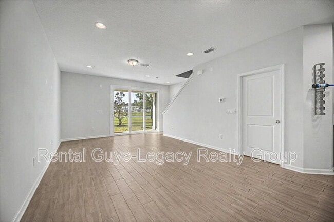 Photo - 300 Brandon Lks Dr