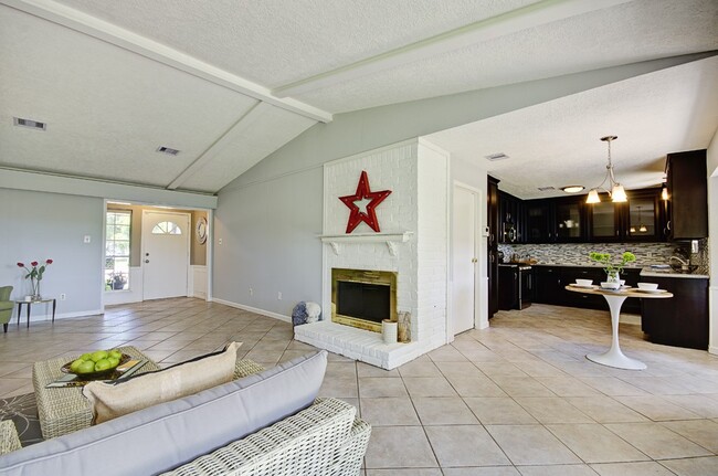 Photo - 609 Mary Ann Dr