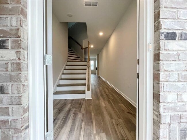 Photo - 305 Green Love Ln