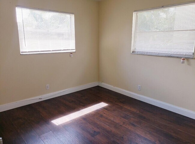 190 NE 40th St Unit 192