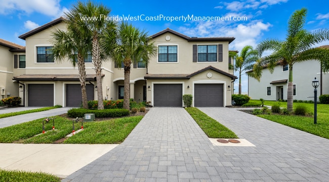 Building Photo - PHENOMENAL 3 BEDROOM TOWNHOME - LORRAINE LAKES LAKEWOOD RANCH! MOVE IN READY! ANNUAL LEASE!