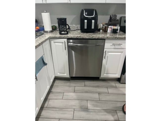 Photo - Annual Unfurnished! 1 Bedroom 1 bath SW Cape! Available Now!