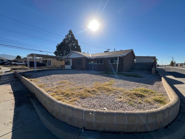 Photo - 4 Bedroom Home Available Near Comanche Rd ...