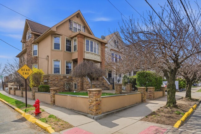 Photo - 1136 Avenue C Unit 1