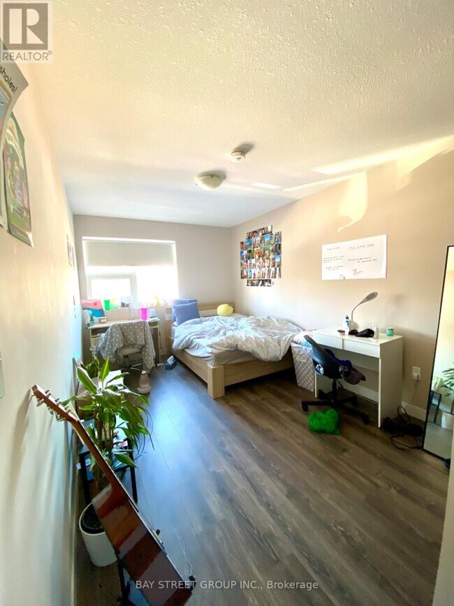 Photo - 288 Albert St