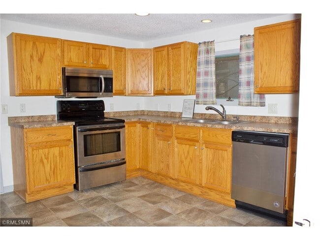 Photo - 215-212 12th Ave N