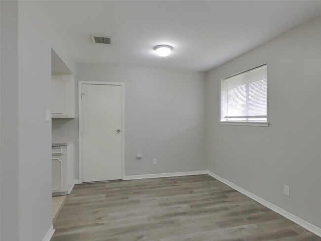 Photo - 6422 French Chateau Dr