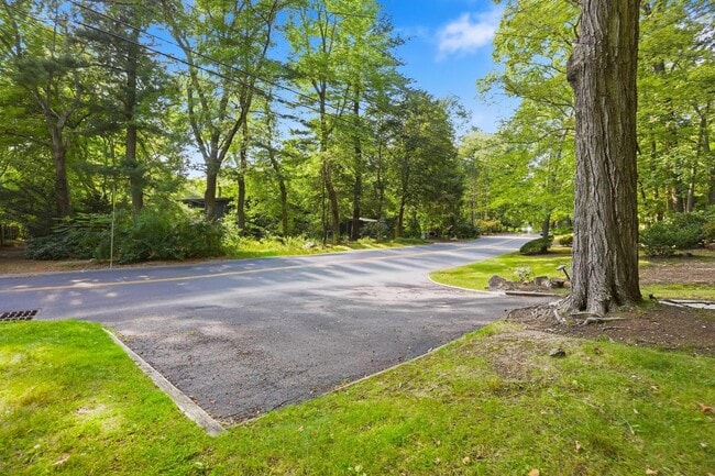 30 Peacock Farm Rd