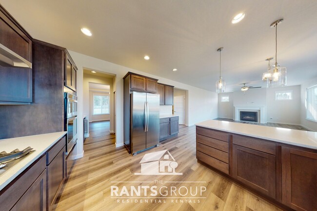 Photo - Beautiful Steilacoom Ridge Home! Easy free...