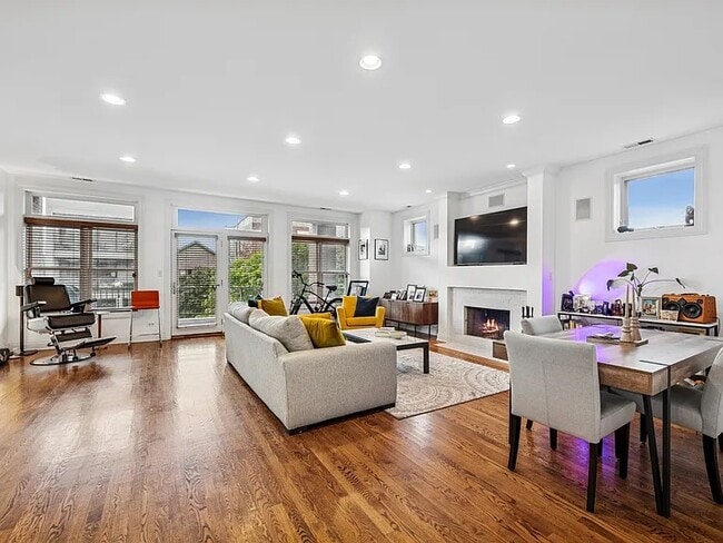 Photo - 453 N May St Unit May St.