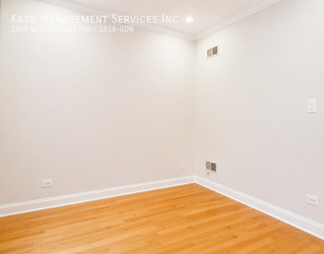 Photo - 2856 W Rosemont Ave Unidad 2856-GDN