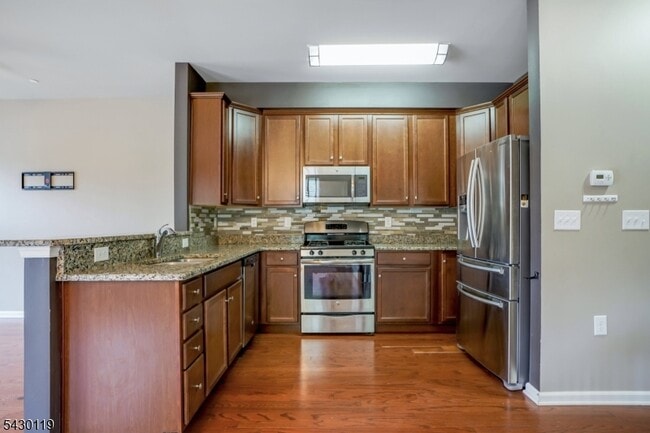 Photo - 512 Waterview Ct